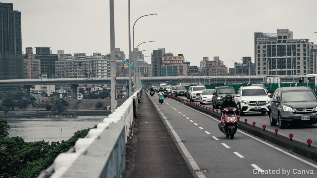 Getting back on the road after an accident and controlling traffic