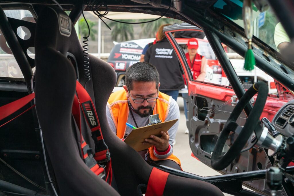 A checklist graphic for pre-trip vehicle inspections before towing. — safe towing Las Vegas holidays