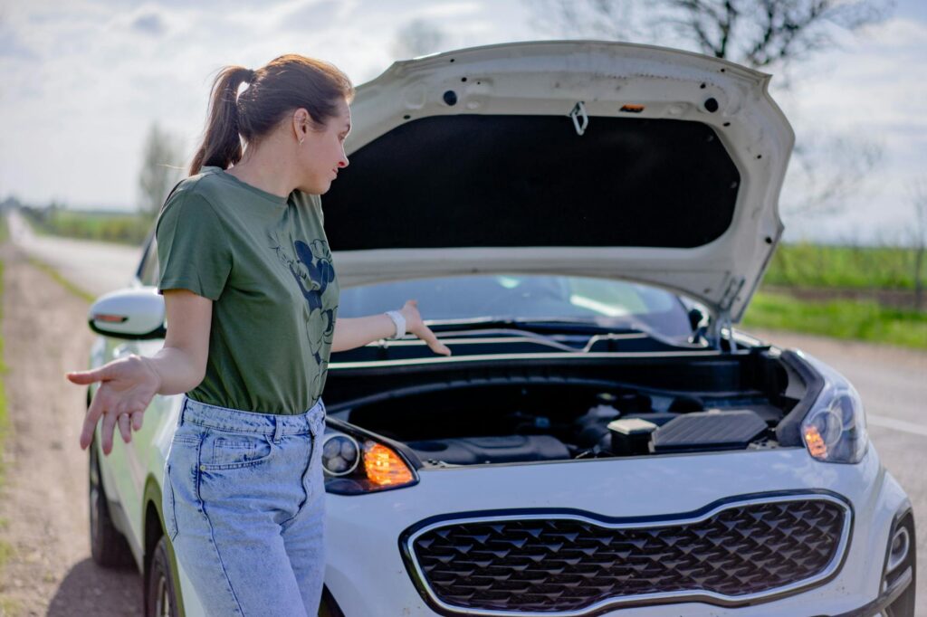 A roadside assistance employee helping a driver with their vehicle. — car breakdown las vegas