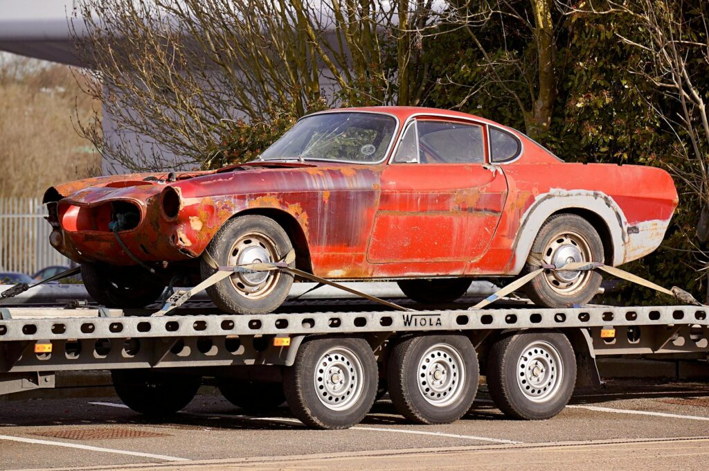 Flatbed Towing vs Traditional Las Vegas: Which is Best?