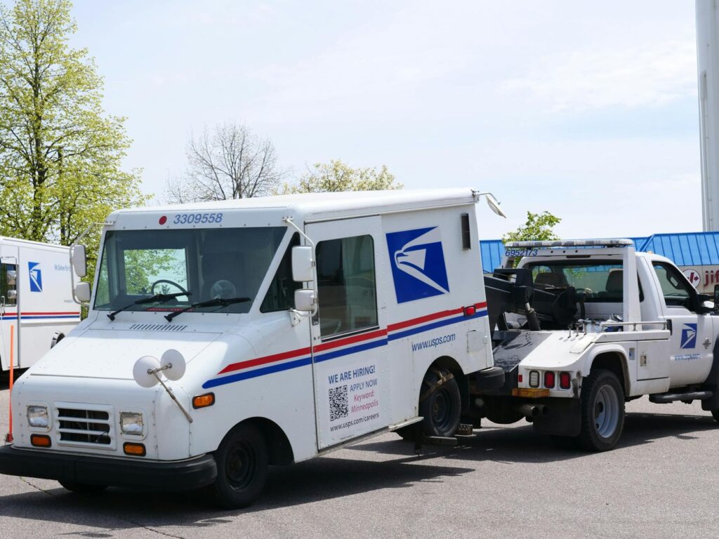 infographic comparing response times of local vs national towing companies — local towing companies Las Vegas