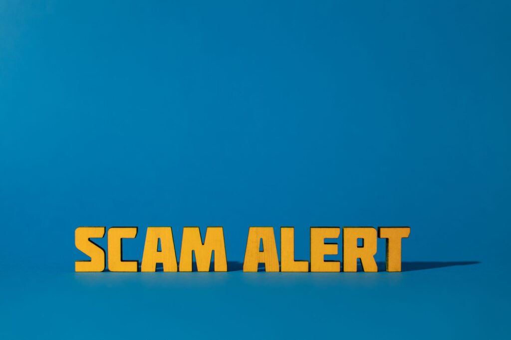 A graphic showing common signs of towing scams, with a checklist format. — towing scams Las Vegas