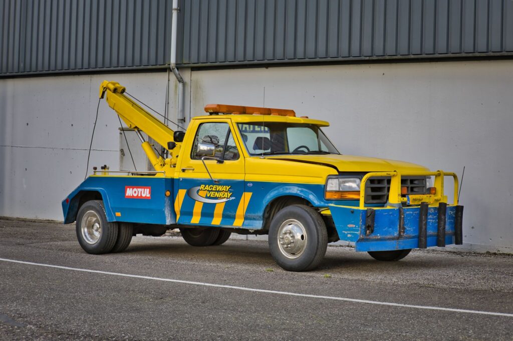 A satisfied customer receiving assistance from a local towing service Las Vegas.