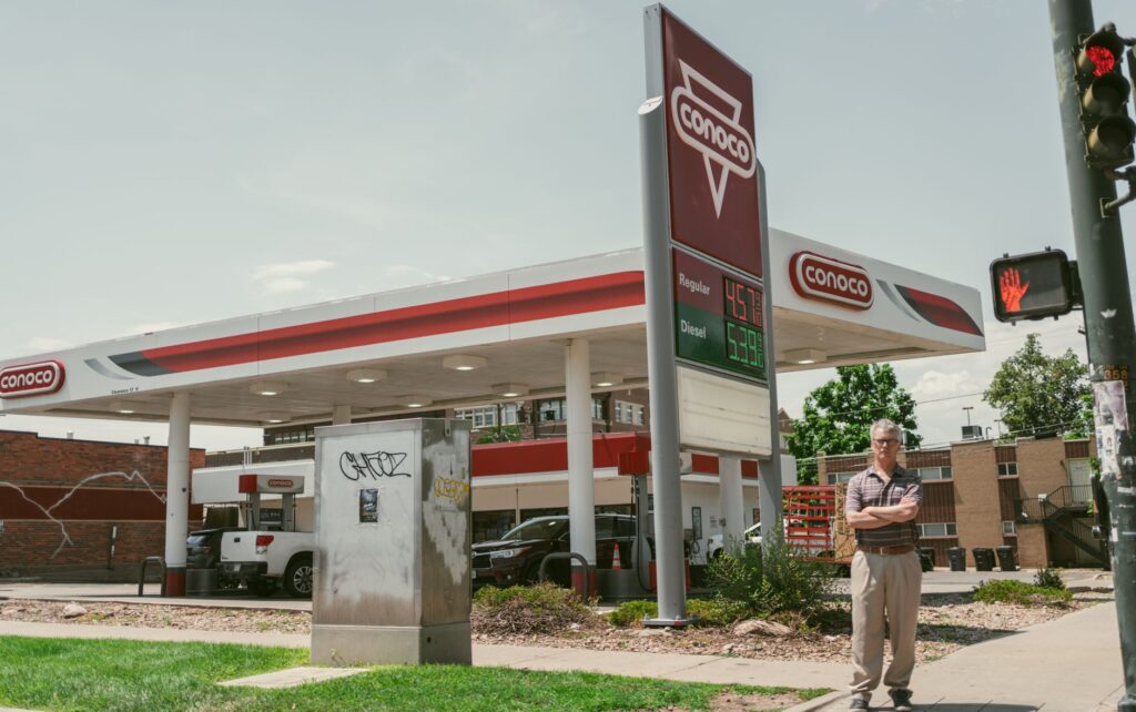 An image of a customer receiving towing service with a clear price display. — towing service costs Las Vegas