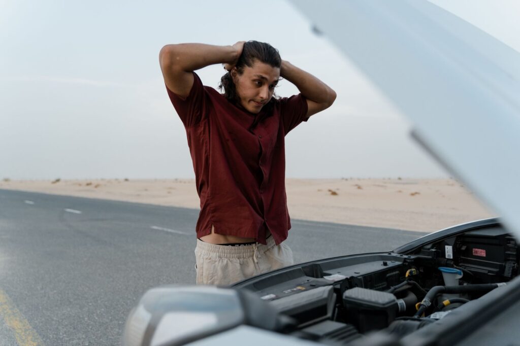 An image of a vehicle in a breakdown situation on the side of the road, emphasizing the surrounding environment. — vehic…