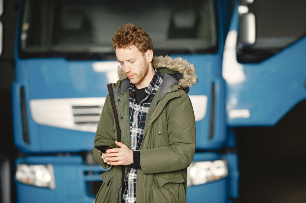 Customer checking tow truck reviews online — best cheap tow truck Las Vegas