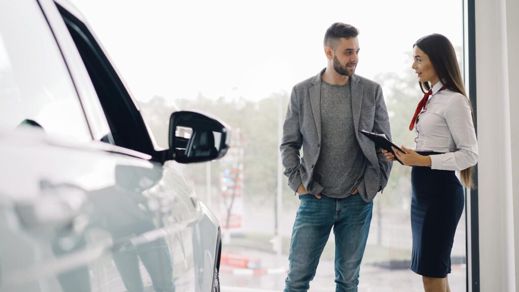 Image of a customer discussing service options with a towing operator. — choosing cheap towing Las Vegas