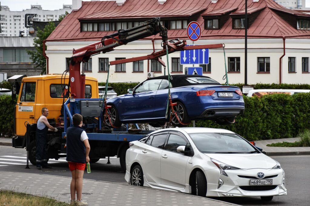 Image of a tow truck in Las Vegas traffic, showcasing urban conditions that might affect response time. — tow truck resp…