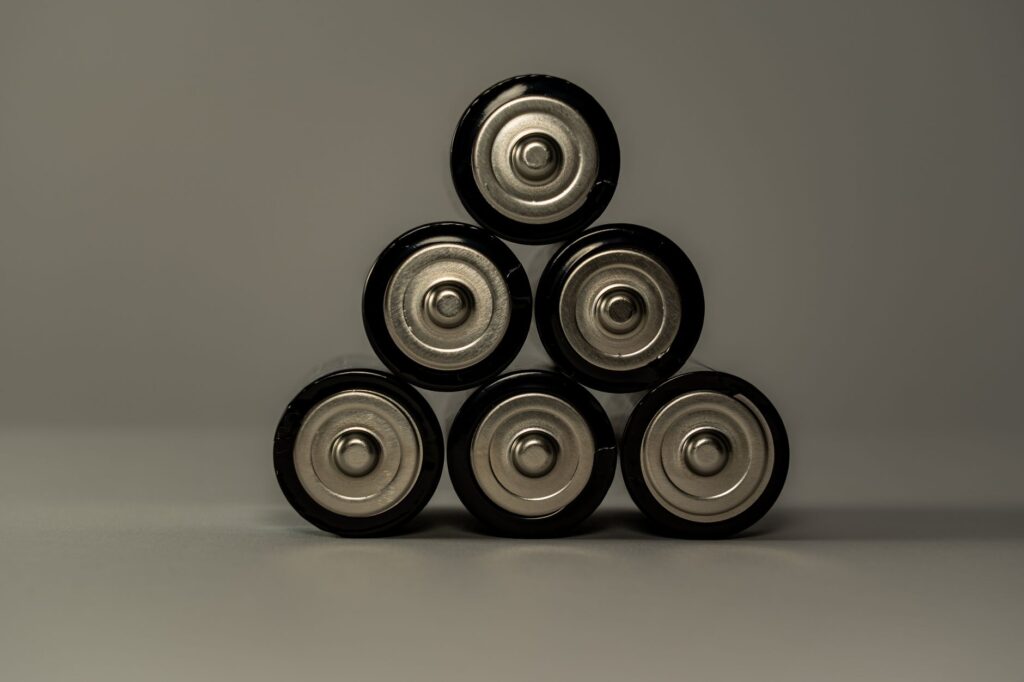 Infographic showing signs of battery failure. — dead battery assistance